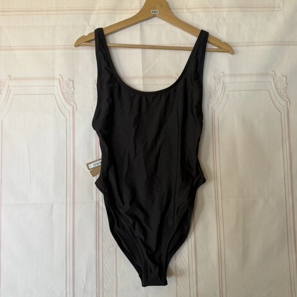 SKIMS SIGNATURE SWIM SCOOP NECK ONE PIECE SWIMSUIT Onyx Black Size M NWT $90